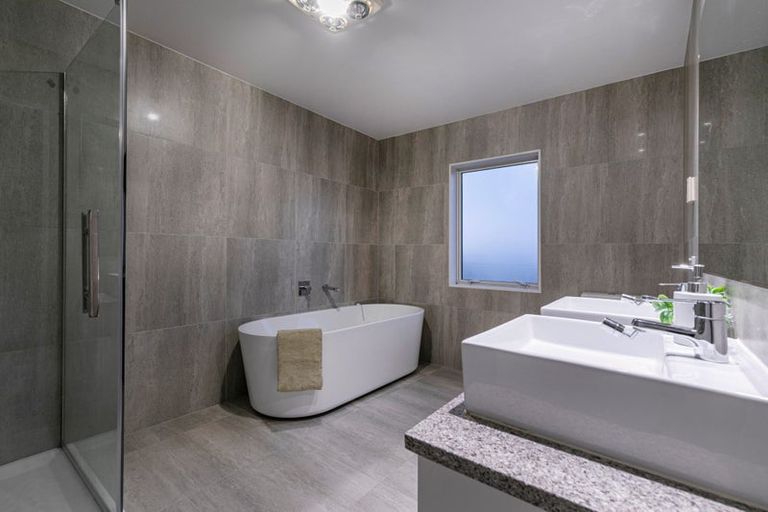 Photo of property in 188 Whangaparaoa Road, Red Beach, 0932