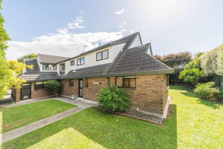 Photo of property in 4 Dresdan Court, Hokowhitu, Palmerston North, 4410