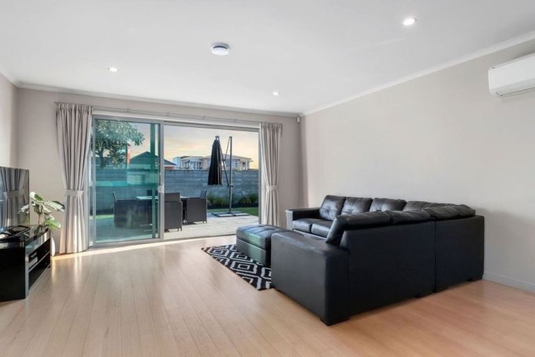 Photo of property in 1 Woodridge Drive, Stanmore Bay, Whangaparaoa, 0932