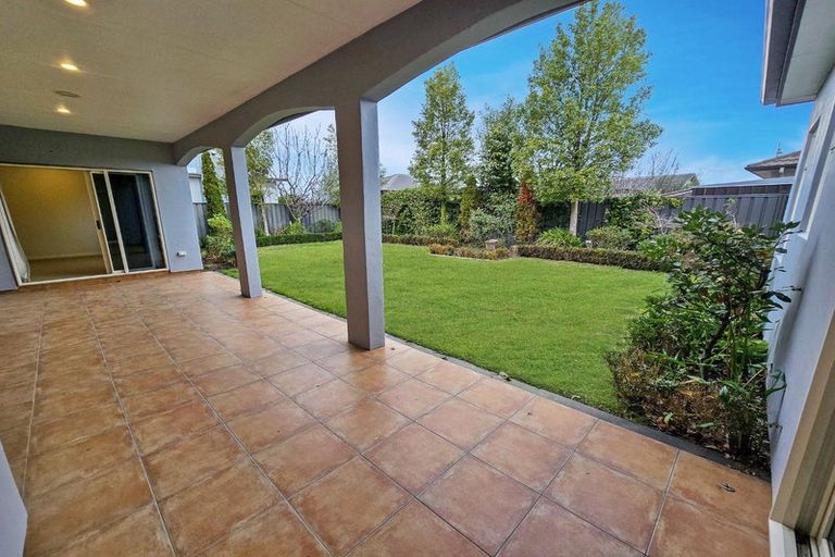 Photo of property in 16 Palliser Place, Poraiti, Napier, 4112