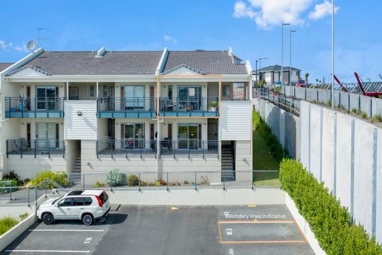 Photo of property in 18e/71 Spencer Road, Oteha, Auckland, 0632