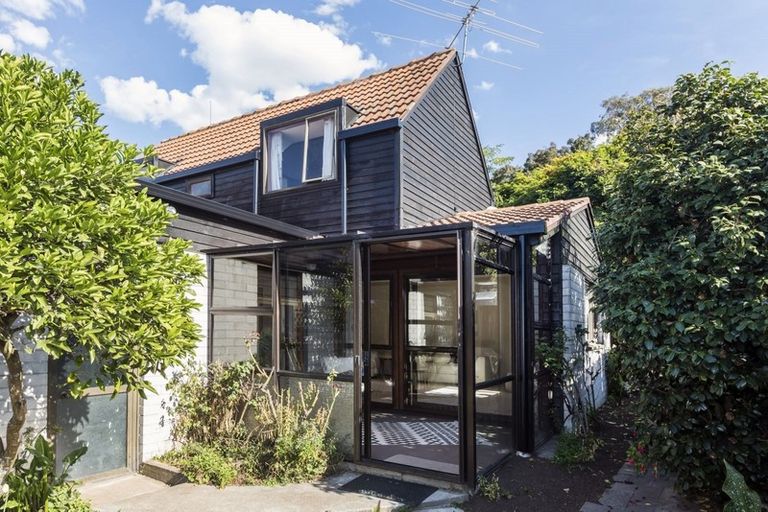 Photo of property in 2/22a Augusta Street, Redcliffs, Christchurch, 8081