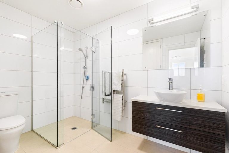 Photo of property in 110 Rewa Rewa Lane, Orewa, 0931