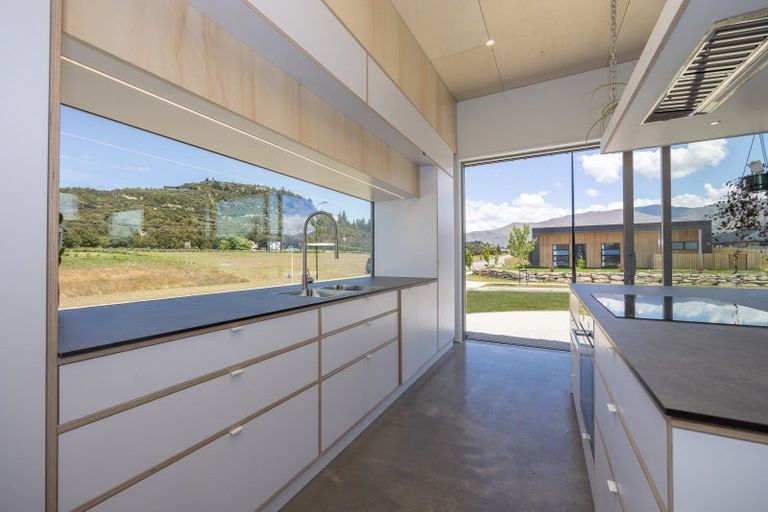 Photo of property in 6 Pounamu Avenue, Albert Town, Wanaka, 9305