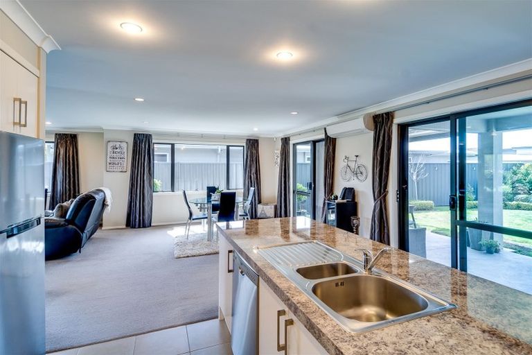 Photo of property in 34 Orotu Drive, Poraiti, Napier, 4112