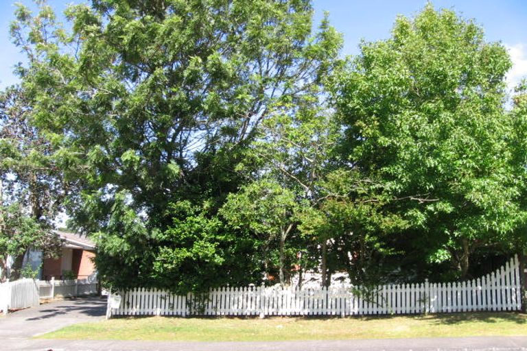 Photo of property in 14 Cockayne Crescent, Sunnynook, Auckland, 0620