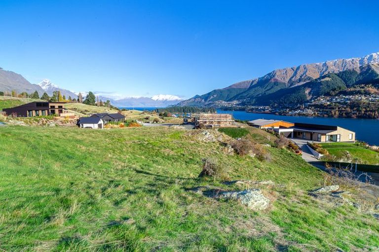 Photo of property in 1 Elk Place, Kelvin Heights, Queenstown, 9300