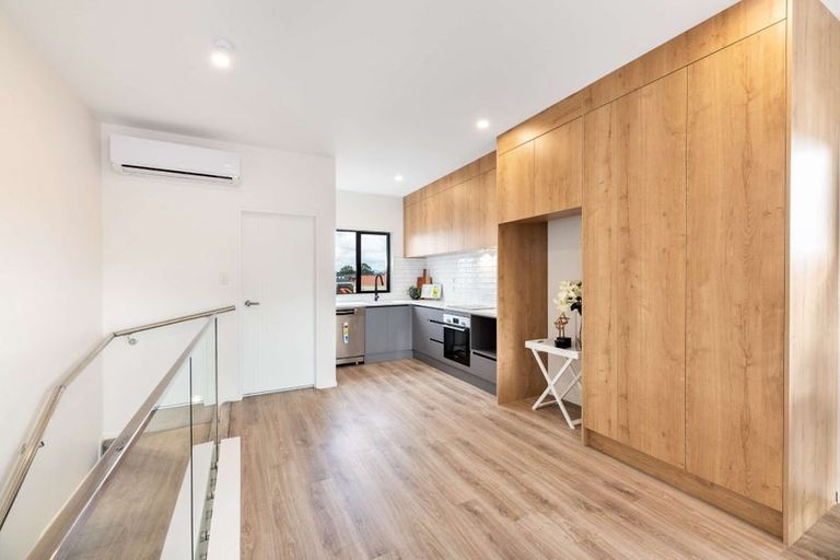 Photo of property in 10 Kari Lane, Kumeu, 0810