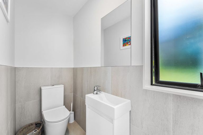 Photo of property in 16 Seafarer Crescent, Stanmore Bay, Whangaparaoa, 0932