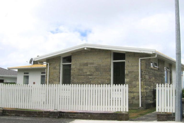 Photo of property in 18 Maple Grove, Kingston, Wellington, 6021