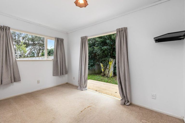 Photo of property in 6 Palmer Avenue, Glen Eden, Auckland, 0602