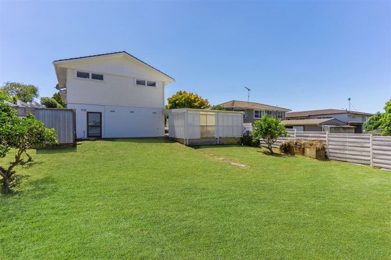 Photo of property in 25 Advene Road, Cockle Bay, Auckland, 2014