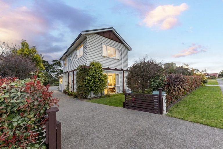 Photo of property in 64 Pohutukawa Parade, Riverhead, 0820