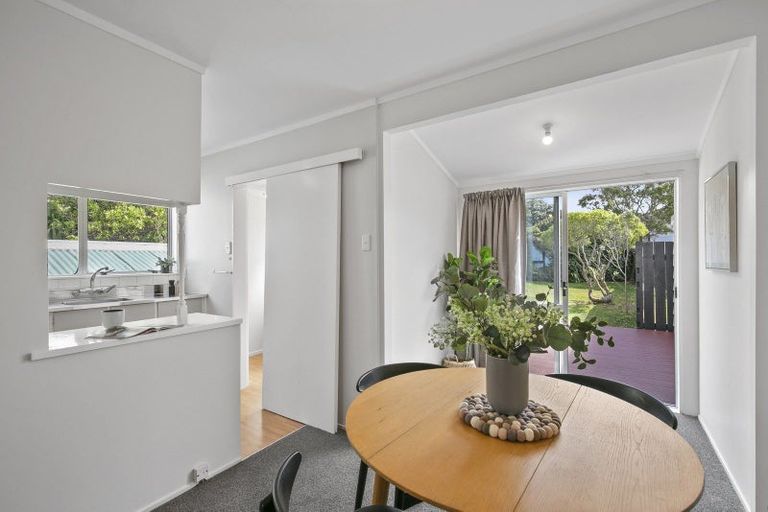 Photo of property in 5a Sunhaven Drive, Newlands, Wellington, 6037