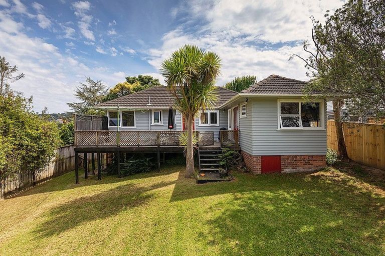 Photo of property in 32 Taupo Street, Green Bay, Auckland, 0604