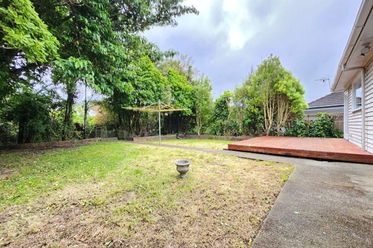 Photo of property in 8 Spenmoor Street, Newlands, Wellington, 6037