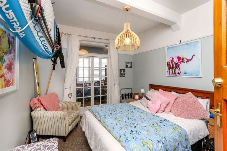 Photo of property in Devonport Apartments, 5/127 Saint Aubyn Street, New Plymouth, 4310