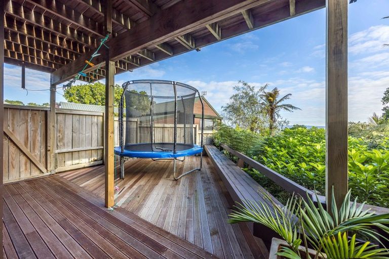 Photo of property in 2/33-35 Teal Crescent, Beach Haven, Auckland, 0626