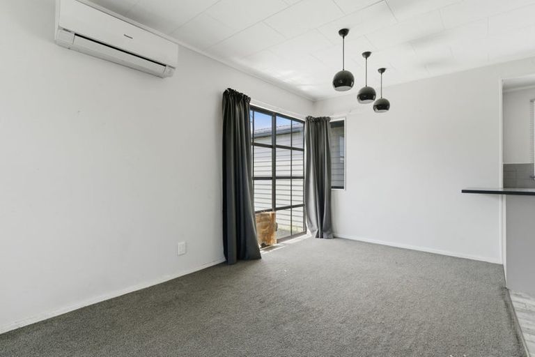 Photo of property in 1/19 Bernina Place, Weymouth, Auckland, 2103