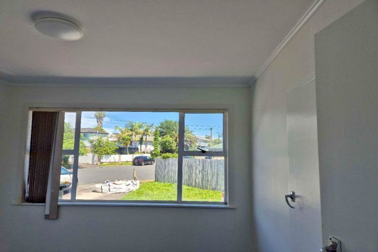 Photo of property in 10 Harry Ward Place, Henderson, Auckland, 0610