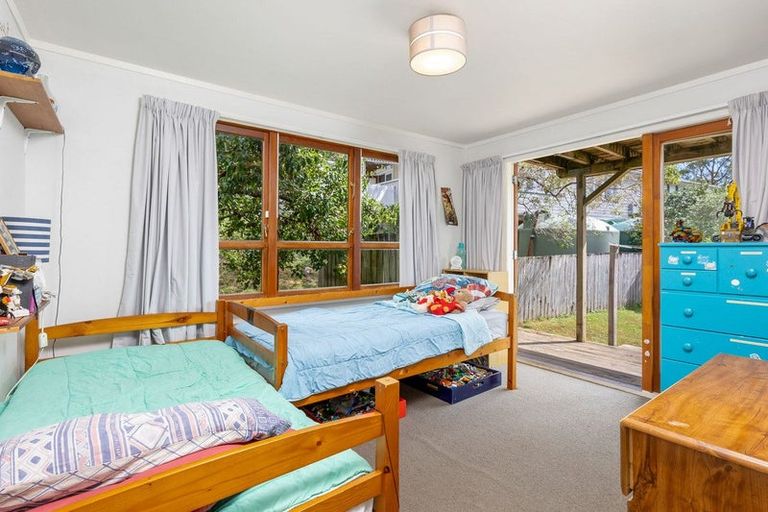 Photo of property in 2 Rata Road, Stanmore Bay, Whangaparaoa, 0932