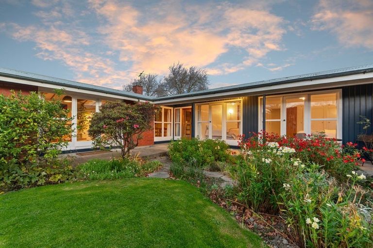 Photo of property in 11 Tuirau Place, Ilam, Christchurch, 8041