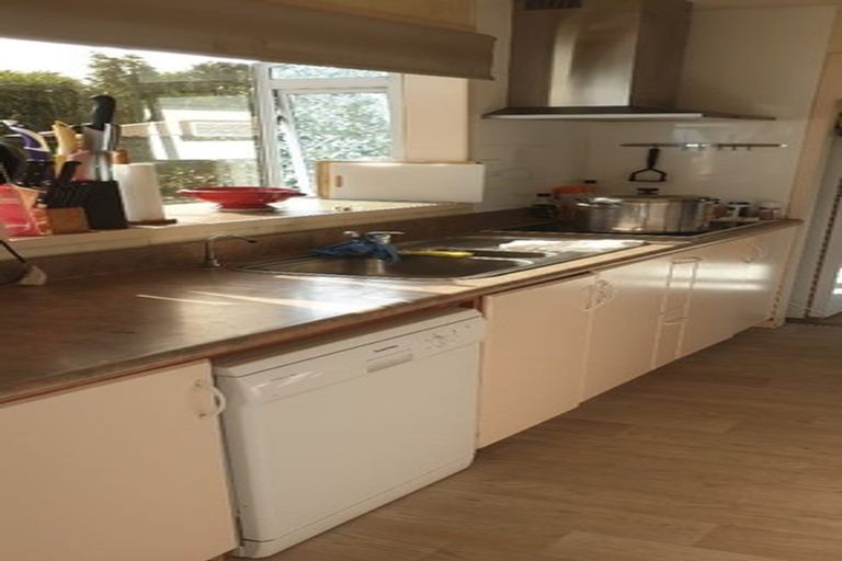 Photo of property in 24 Serwayne Place, Sunnyvale, Auckland, 0612