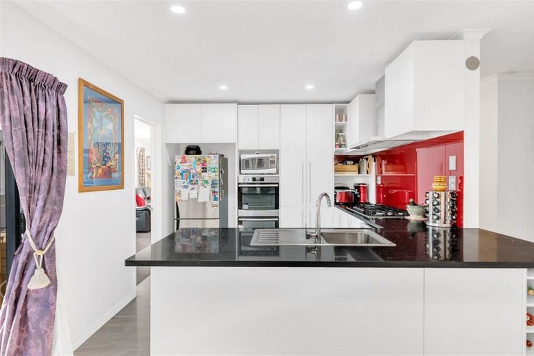 Photo of property in 14 Cyclamen Road, Mangere, Auckland, 2022