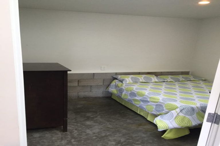 Photo of property in 5 Don Croot Street, Morningside, Auckland, 1021