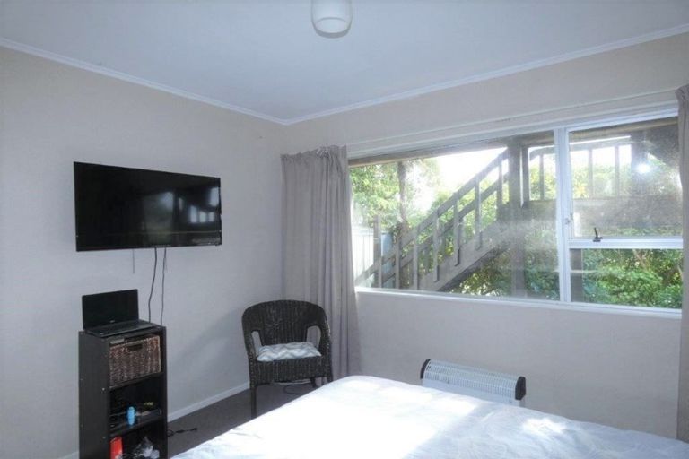 Photo of property in 1/10 Downing Street, Crofton Downs, Wellington, 6035