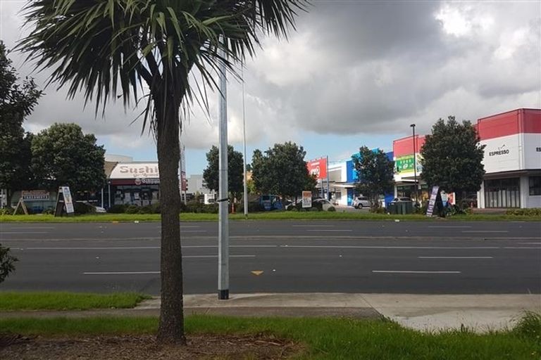 Photo of property in 37 Spalding Rise, Golflands, Auckland, 2013