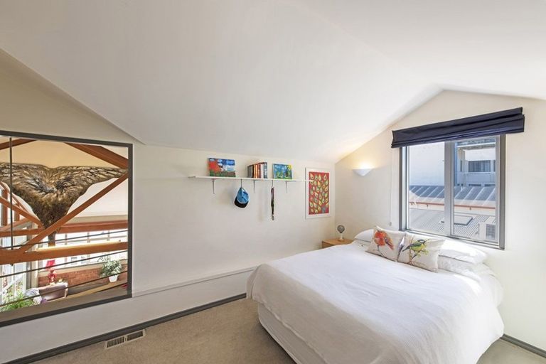 Photo of property in 5 Edge Hill, Mount Victoria, Wellington, 6011