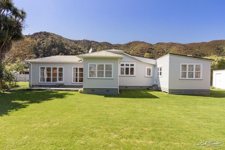 Photo of property in 38 Norton Park Avenue, Fairfield, Lower Hutt, 5011