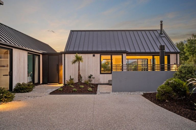 Photo of property in 1 Torridon Court, Jacks Point, Queenstown, 9371