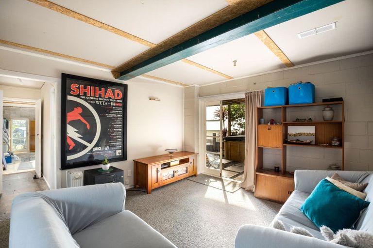 Photo of property in 8 Autere Street, Strandon, New Plymouth, 4312