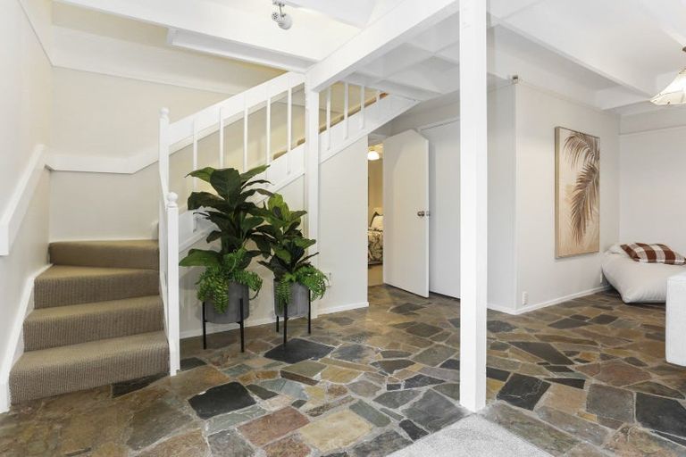 Photo of property in 1/16 Learmonth Avenue, Birkenhead, Auckland, 0626