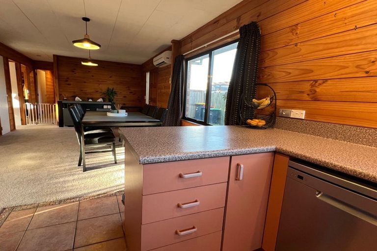 Photo of property in 2/98 Springs Road, Hornby, Christchurch, 8042