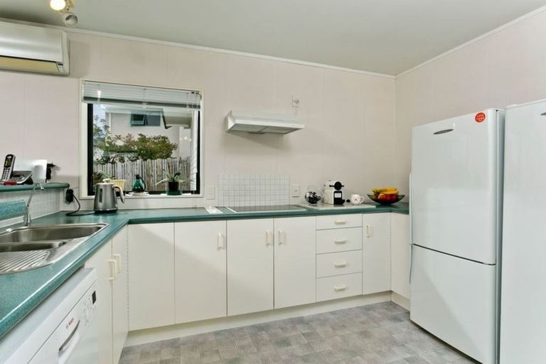 Photo of property in 14 Bluebird Crescent, Unsworth Heights, Auckland, 0632