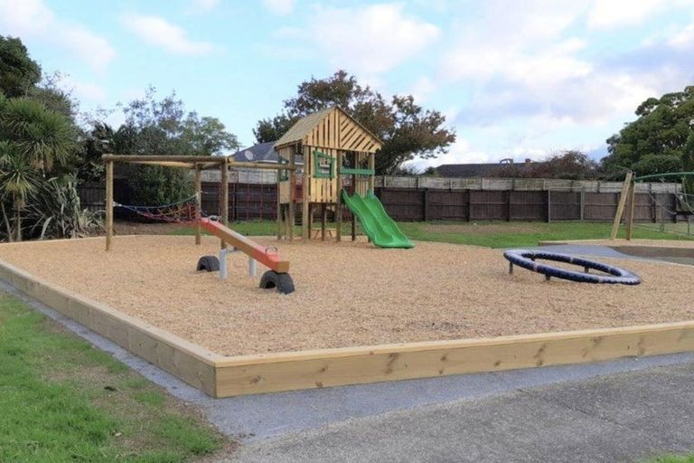 Photo of property in 2 Cyclamen Road, Mangere, Auckland, 2022