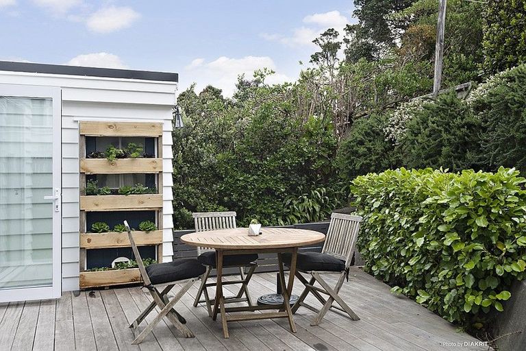 Photo of property in 11 Knoll Street, Island Bay, Wellington, 6023