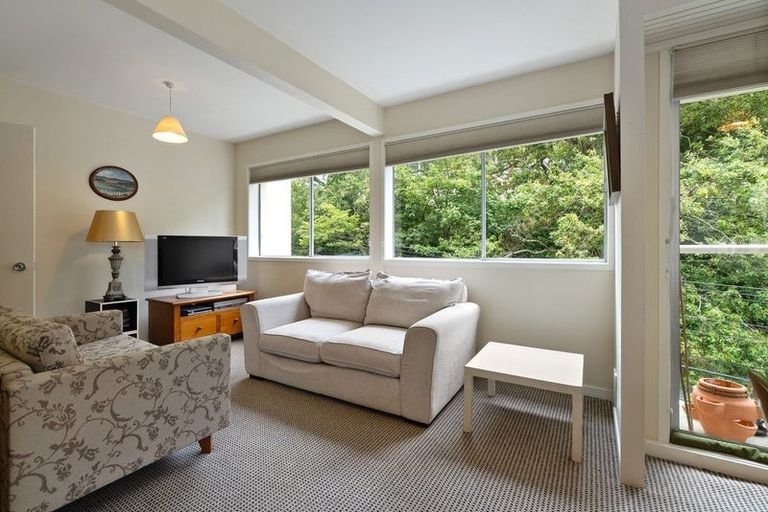 Photo of property in Grosvenor Flats, 19 Cottleville Terrace, Thorndon, Wellington, 6011