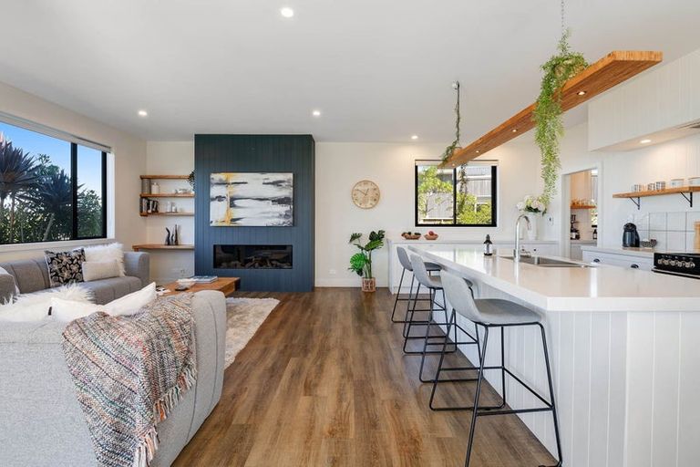 Photo of property in 9 Koru Place, Snells Beach, 0920