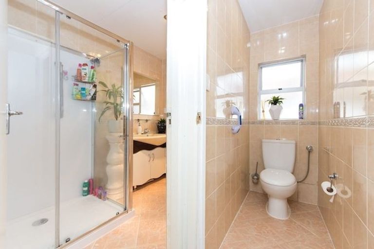 Photo of property in 40 Tomo Street, New Lynn, Auckland, 0600