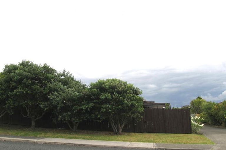 Photo of property in 1/1076 Beach Road, Torbay, Auckland, 0630