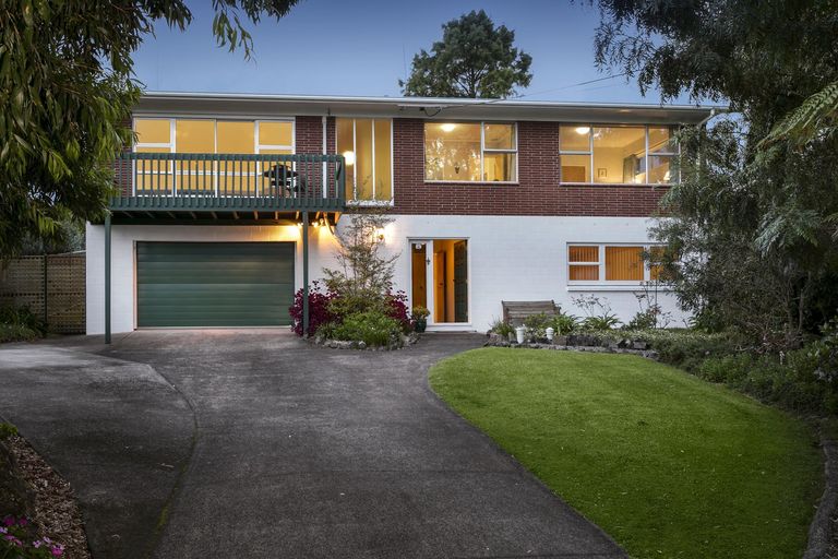 Photo of property in 11 Grassmere Road, Henderson Valley, Auckland, 0612