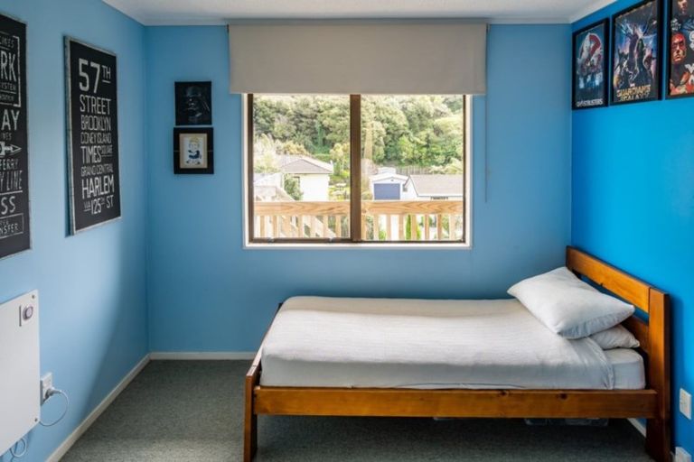 Photo of property in 72 Omapere Street, Whitby, Porirua, 5024