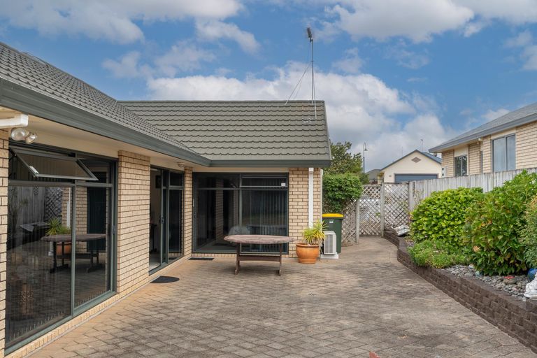 Photo of property in 22 Hollinger Place, Nawton, Hamilton, 3200