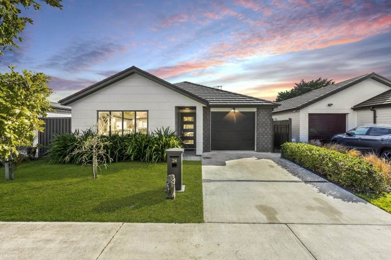 Photo of property in 24 Te Kaeaea Crescent, Wallaceville, Upper Hutt, 5018