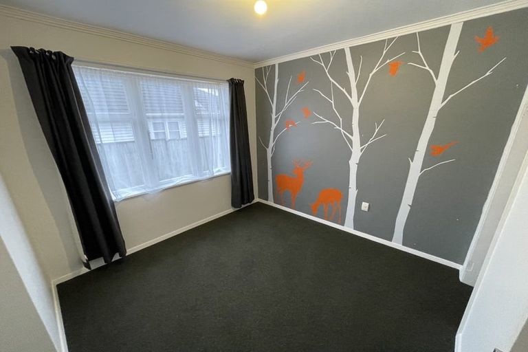 Photo of property in 91 Wainuiomata Road, Wainuiomata, Lower Hutt, 5014