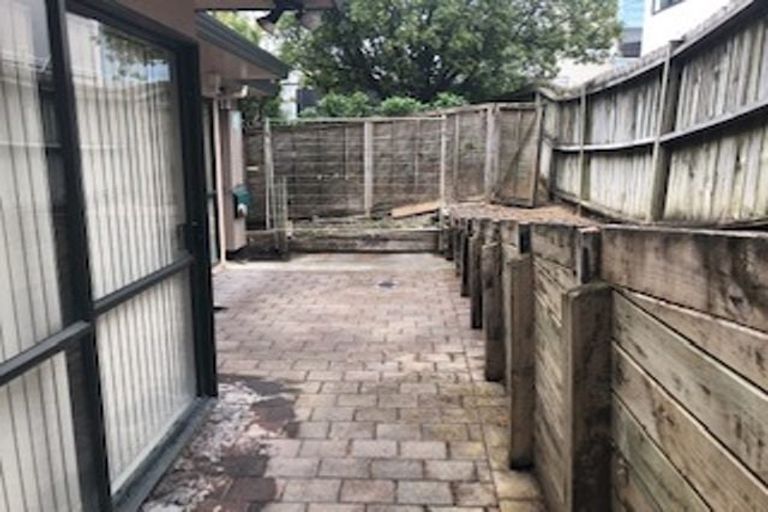 Photo of property in 43a Forrest Hill Road, Milford, Auckland, 0620